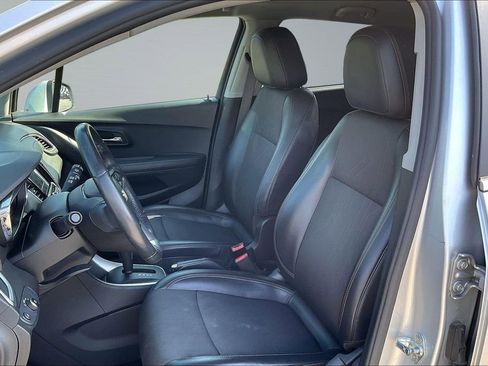 Used 2020 Chevrolet Trax LT w/ LT Convenience Package FWD image 24