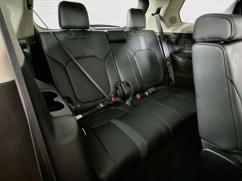 Used 2025 Honda Pilot Touring image 14