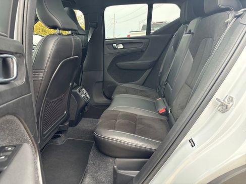 Used 2022 Volvo XC40 T4 R-Design w/ Protection Package Premier image 30