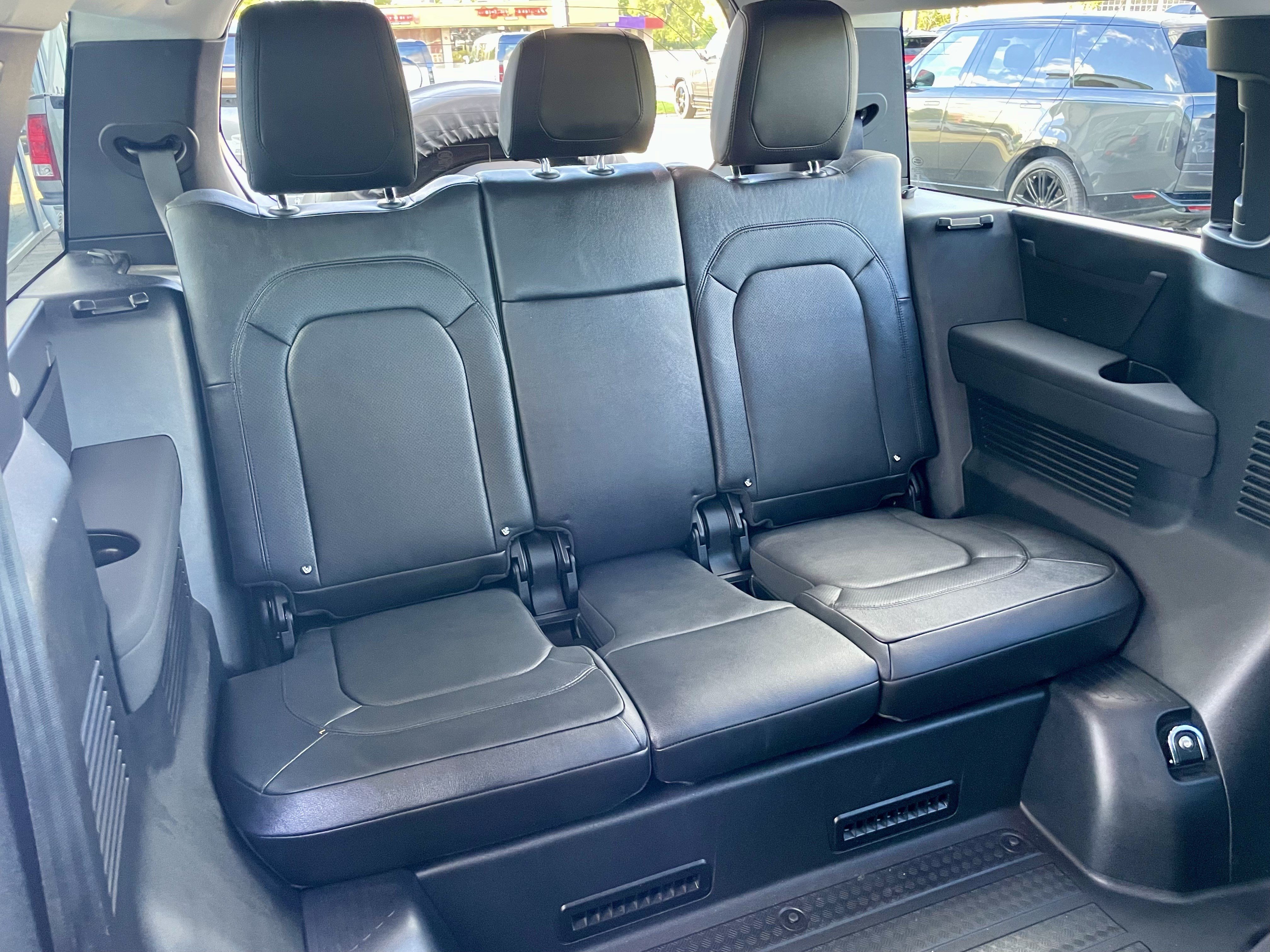 Used 2023 Land Rover Defender 130 SE AWD/4WD image 33