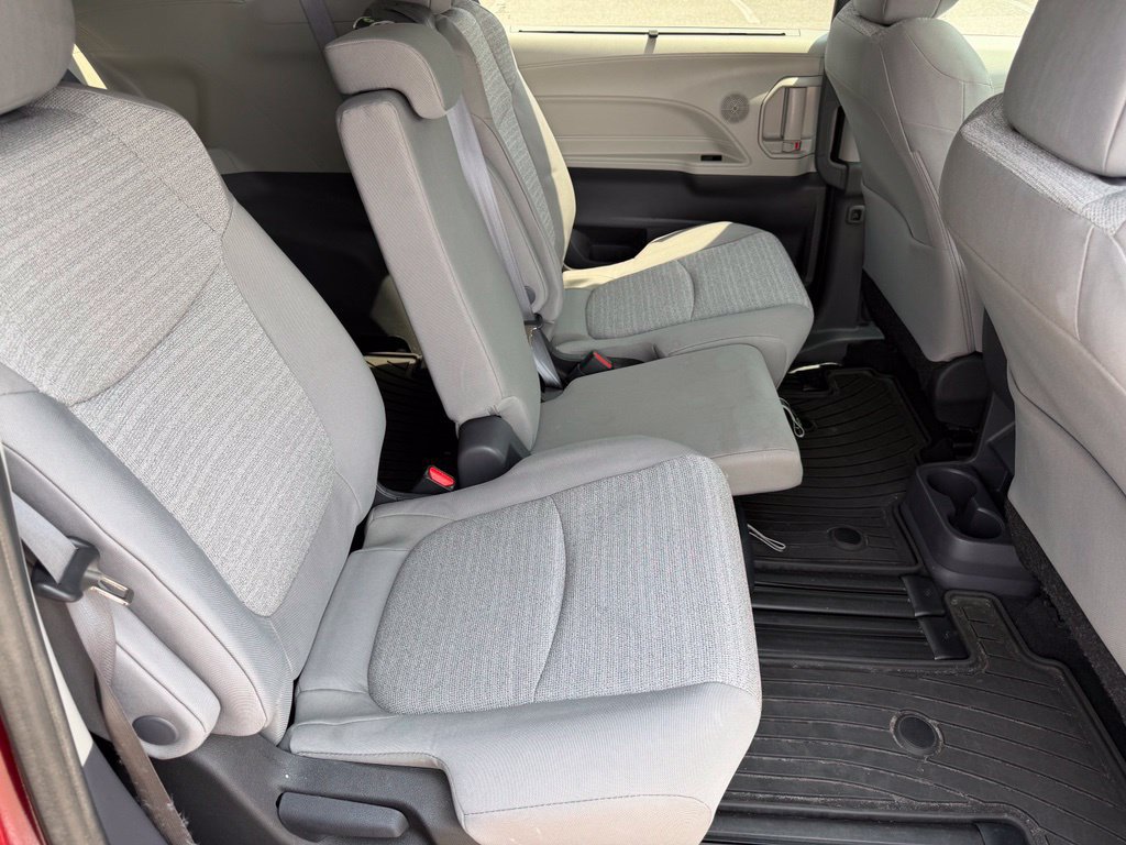 Used 2022 Toyota Sienna LE FWD image 18
