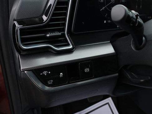 Certified 2025 Kia Sportage SX FWD image 18