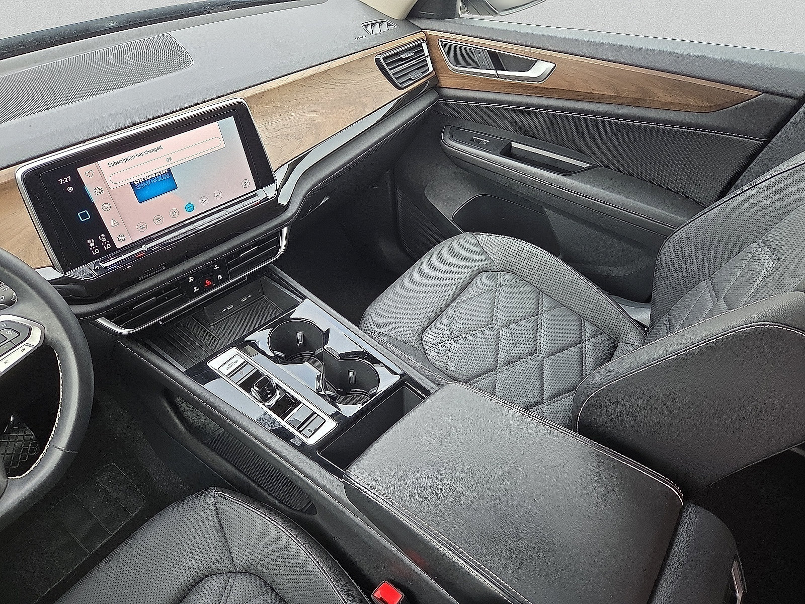 Used 2025 Volkswagen Atlas SE FWD image 13