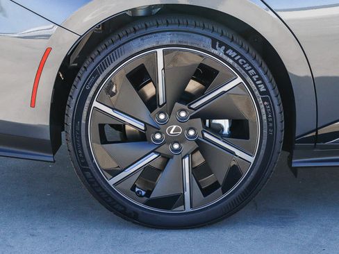 New 2026 Lexus ES 500e AWD/4WD image 10