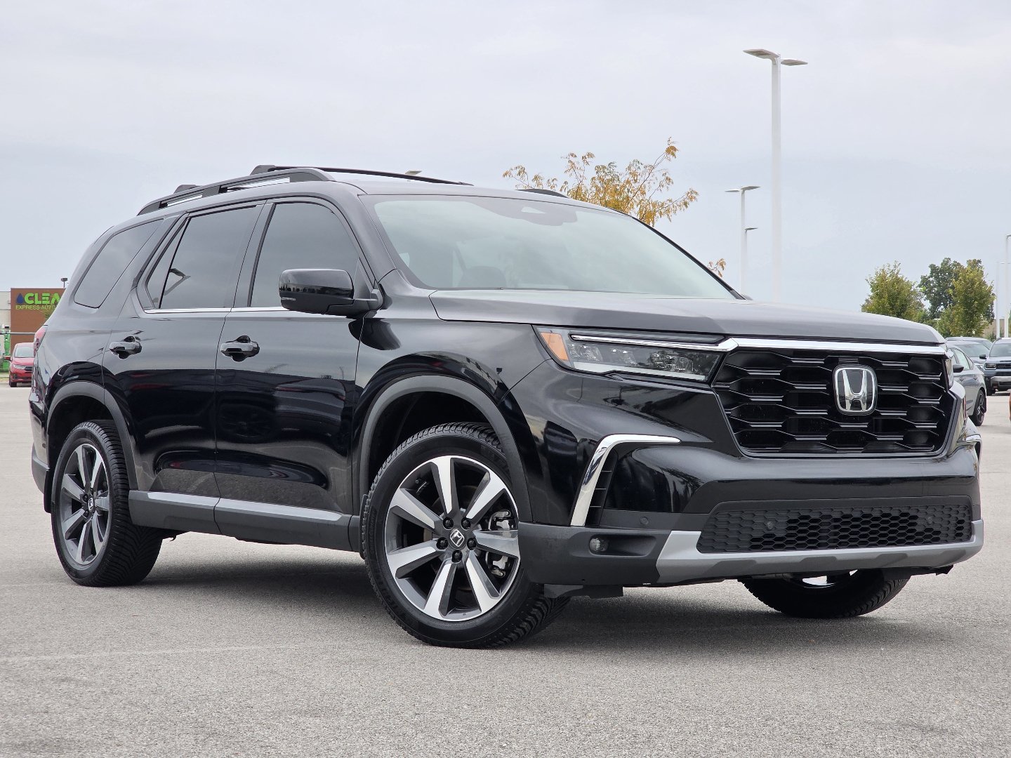 Certified 2023 Honda Pilot Touring image 2