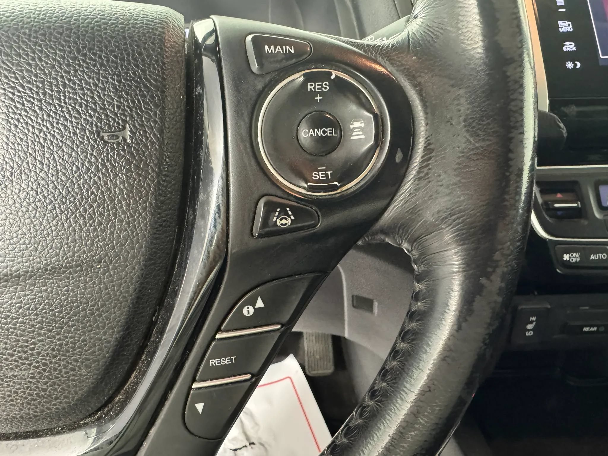 Used 2018 Honda Pilot Touring image 16