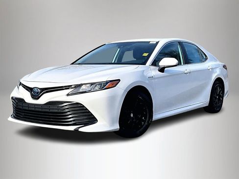 Used 2020 Toyota Camry LE image 4