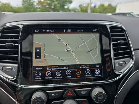 Used 2021 Jeep Grand Cherokee Limited w/ Sun & Sound Group AWD/4WD image 40
