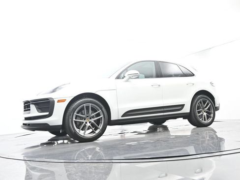 Certified 2025 Porsche Macan AWD/4WD image 47