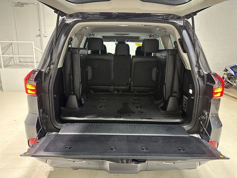 Used 2016 Lexus LX 570 4WD w/ Luxury Package image 7