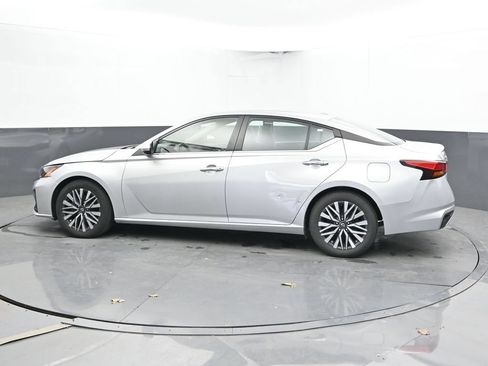 Used 2023 Nissan Altima 2.5 SV FWD image 7