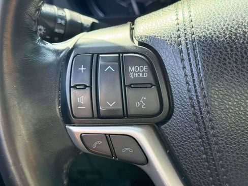 Used 2019 Toyota Highlander XLE AWD/4WD image 23