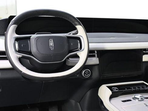 New 2026 Lincoln Navigator Reserve w/ Jet Appearance Package AWD/4WD image 12
