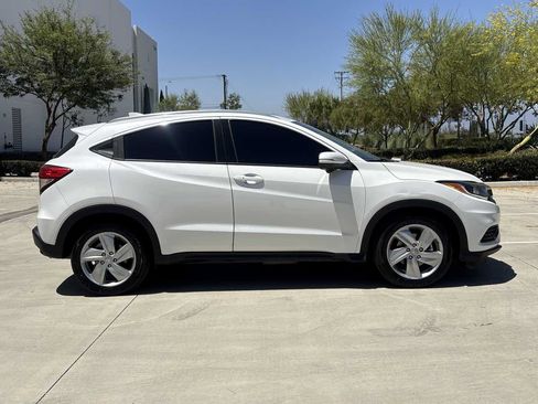 Used 2019 Honda HR-V EX image 2