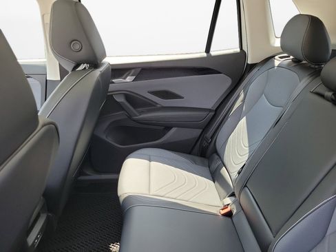 New 2026 Volkswagen Tiguan SE FWD image 13