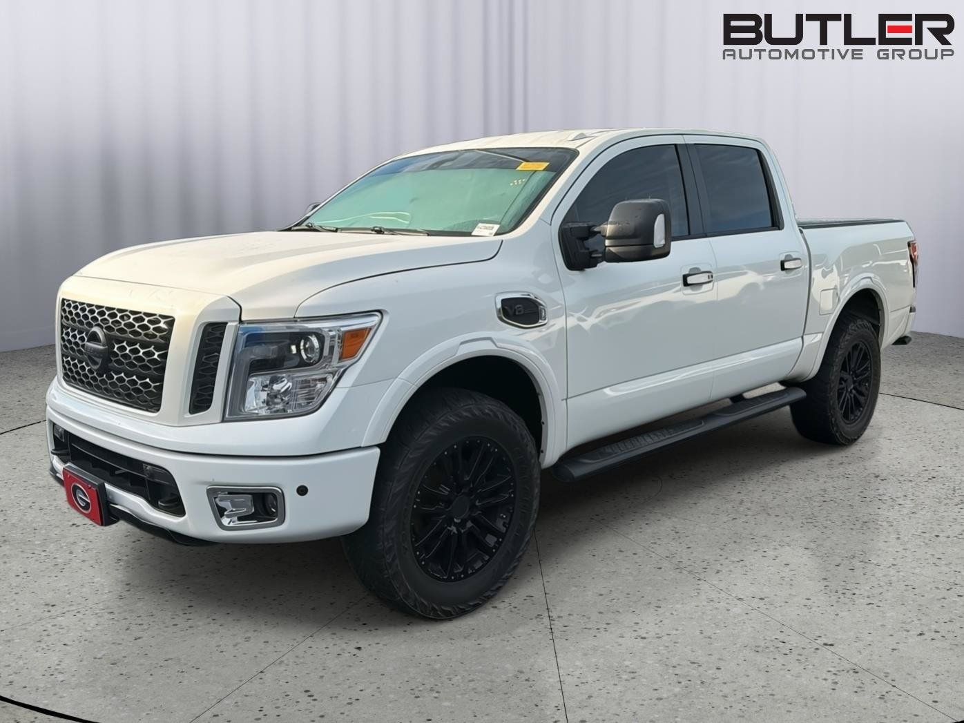 Used 2017 Nissan Titan PRO-4X AWD/4WD image 2