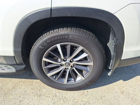 Used 2019 Toyota Highlander XLE image 26