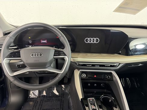 Used 2025 Audi Q5 Premium Plus w/ Premium Plus AWD/4WD image 3