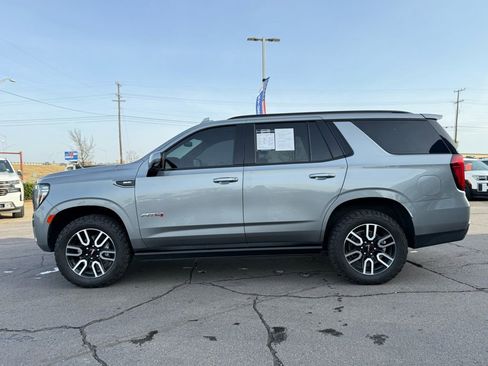 Used 2023 GMC Yukon AT4 w/ Technology Package AWD/4WD image 4