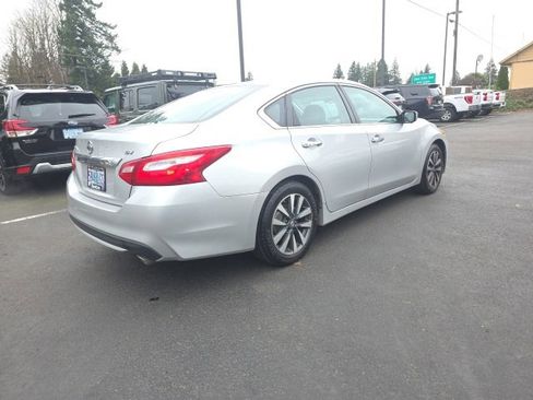Used 2017 Nissan Altima 2.5 SV image 5