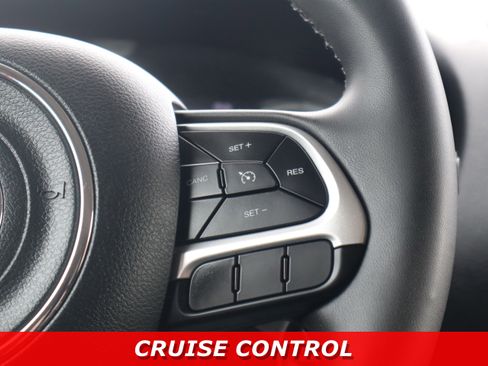 Used 2021 Jeep Renegade Latitude FWD image 16