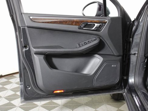 Used 2024 Porsche Macan image 15