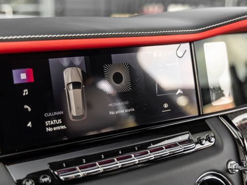 New 2027 Rolls-Royce Cullinan Black Badge AWD/4WD image 38