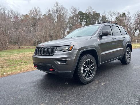 Used 2017 Jeep Grand Cherokee Trailhawk w/ Trailhawk Luxury Group image 2