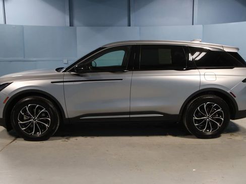 Used 2025 Lincoln Nautilus Premier image 30