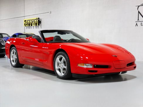 Used 2004 Chevrolet Corvette Convertible w/ Preferred Equipment Group RWD image 16