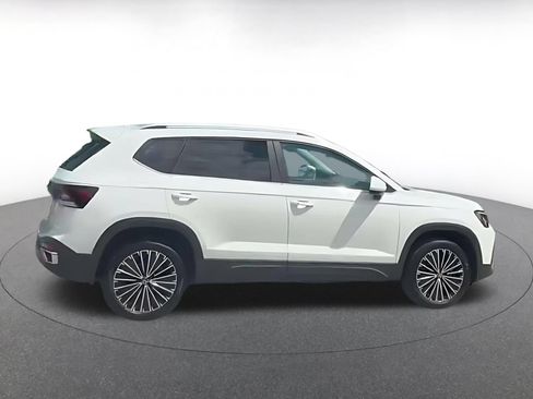 Used 2026 Volkswagen Taos SE FWD image 16