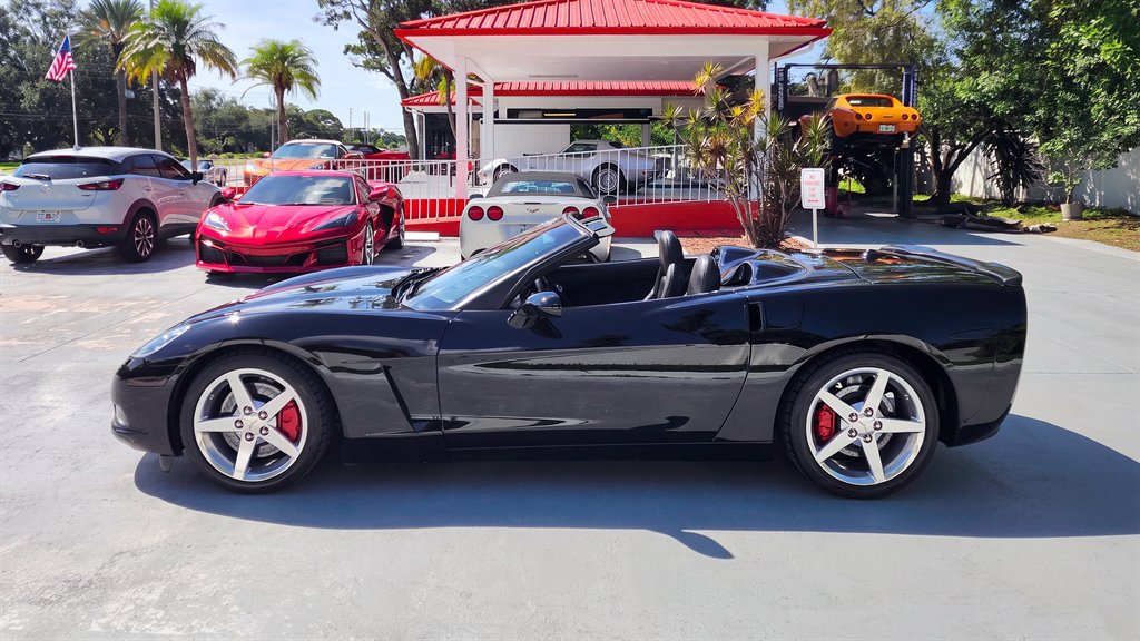 Used 2005 Chevrolet Corvette Convertible w/ Preferred Equipment Group RWD image 5