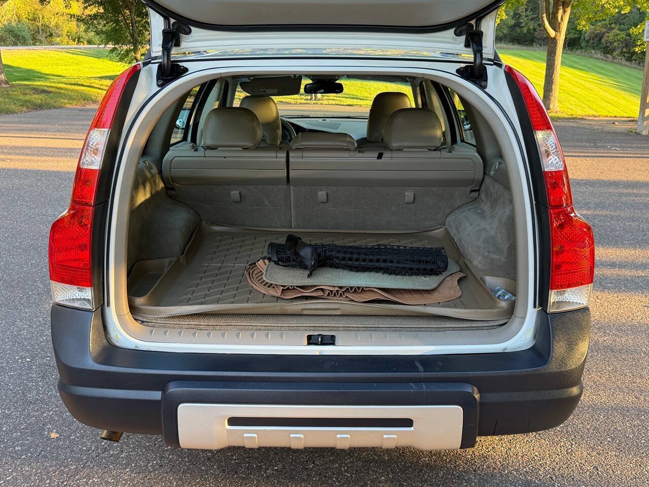 Used 2005 Volvo XC70 AWD/4WD image 4