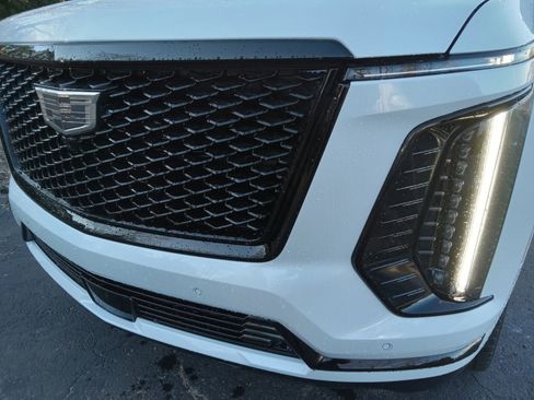 Used 2026 Cadillac Escalade Platinum Sport w/ LPO, ONYX Package image 7