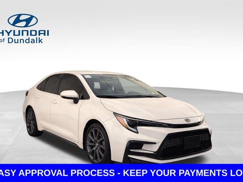 Used 2025 Toyota Corolla SE FWD image 3