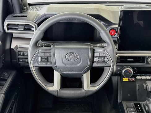 Used 2025 Toyota 4Runner TRD Off-Road Premium AWD/4WD image 4