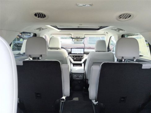 New 2026 Ford Explorer Platinum w/ LUX Leather Package AWD/4WD image 22