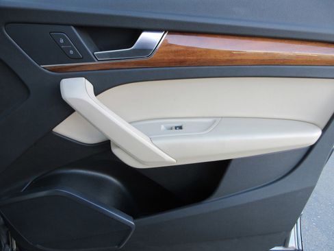 Used 2022 Audi Q5 2.0T Premium image 25