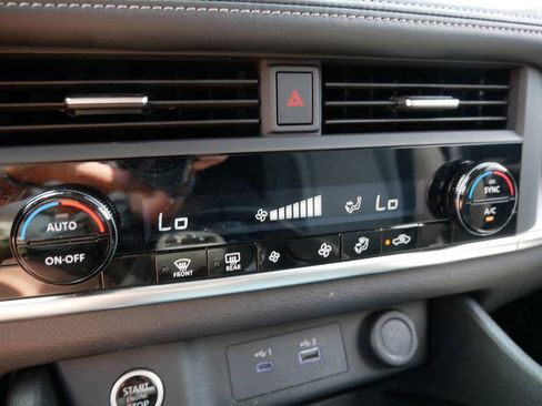 Used 2023 Nissan Rogue SV image 24