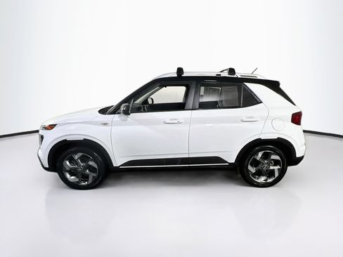 Used 2023 Hyundai Venue Limited FWD image 8