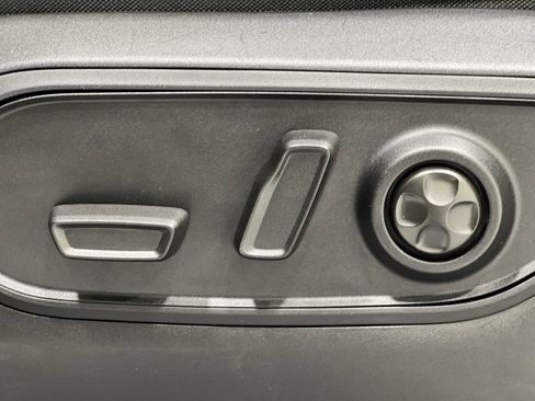 Used 2024 Jeep Grand Cherokee L Laredo w/ Luxury Tech Group I AWD/4WD image 12