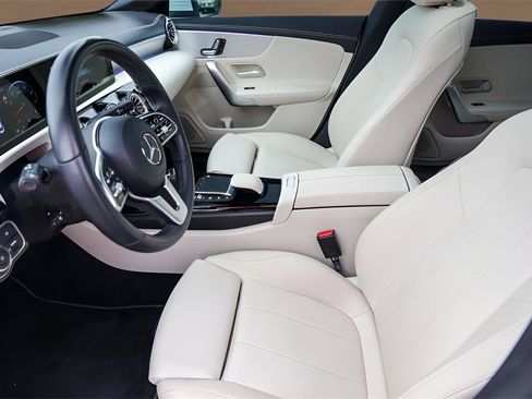Used 2022 Mercedes-Benz CLA 250 image 8