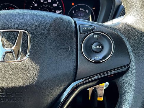 Used 2017 Honda HR-V LX image 19