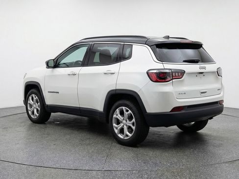 Used 2025 Jeep Compass Latitude image 6