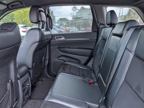 Used 2017 Jeep Grand Cherokee Altitude AWD/4WD image 23