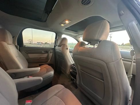 Used 2016 GMC Acadia SLE image 19