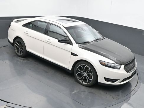 Used 2017 Ford Taurus SHO image 35