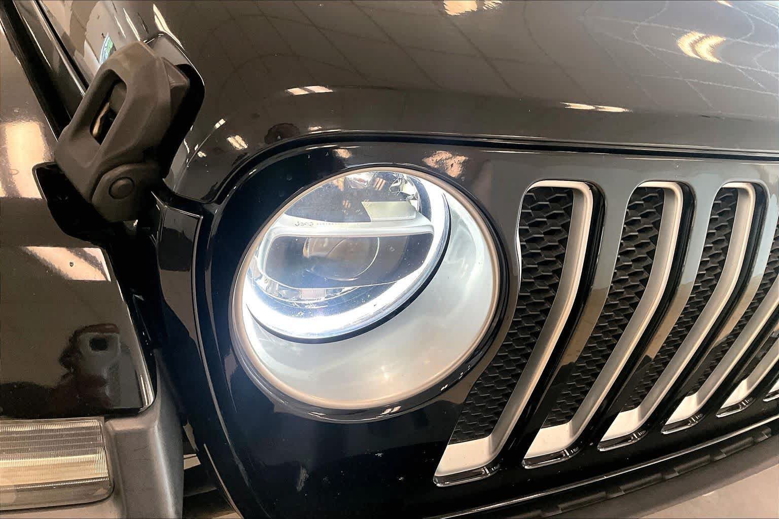 Used 2018 Jeep Wrangler Unlimited Sahara w/ Safety Group AWD/4WD image 26