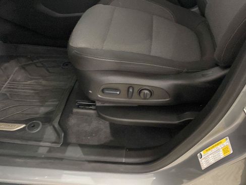 Used 2023 Chevrolet Traverse LT FWD image 13