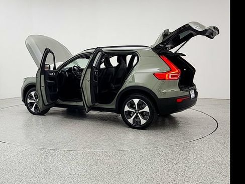 Certified 2024 Volvo XC40 B5 Core AWD/4WD image 12